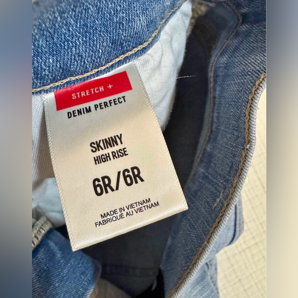 Express Distressed Women's High Rise Skinny Jeans - Picture 2 of 3